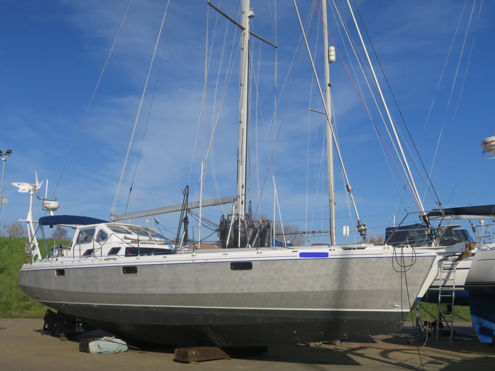 New Listing – Ovni 435